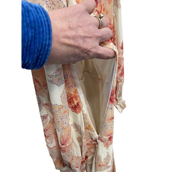 NWT Flying Tomato Midi Dress MEDIUM Floral V-Neck Long Sleeve Ruffle Faux Wrap - Picture 4 of 5